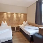 Pop-up Living Zell Am Hotel 4*