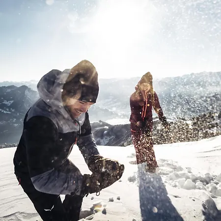 فندق Pop-up Living Zell Am 4*