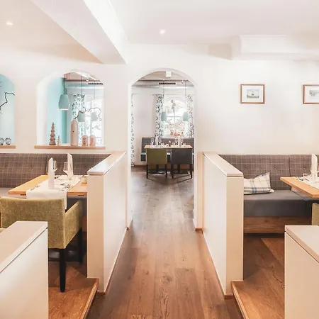 Pop-up Living Zell Am Hotel 4*