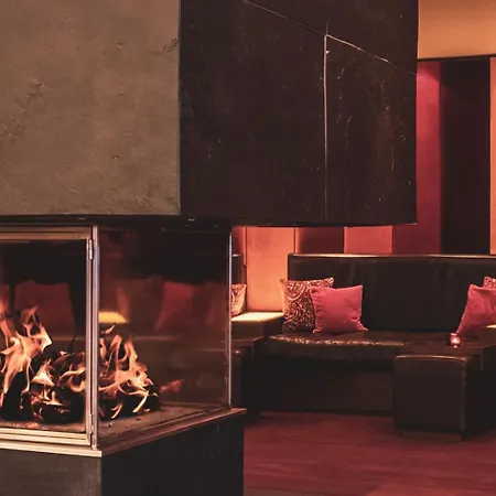 Pop-up Living Zell Am 호텔 4*