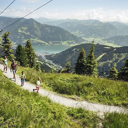 Pop-up Living Zell Am Hotel 4*