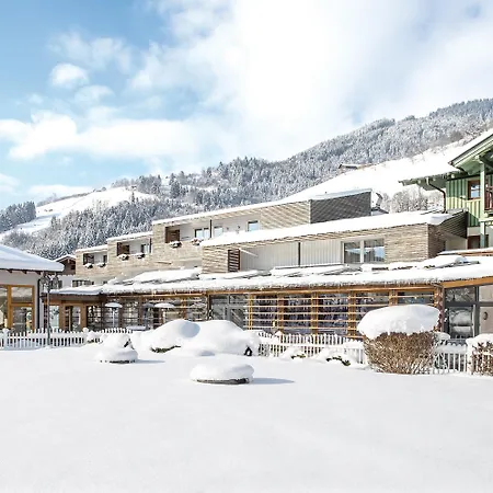 Hotel Pop-up Living Zell Am 4*