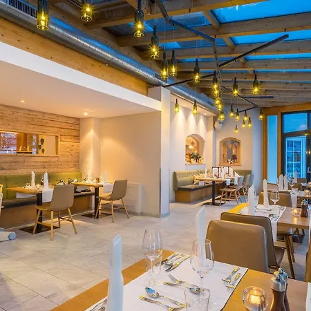 호텔 Pop-up Living Zell Am 4*