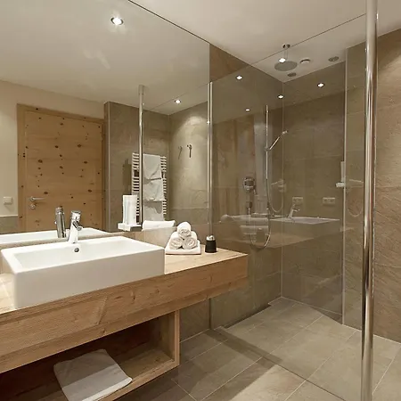 Pop-up Living Zell Am Hotel