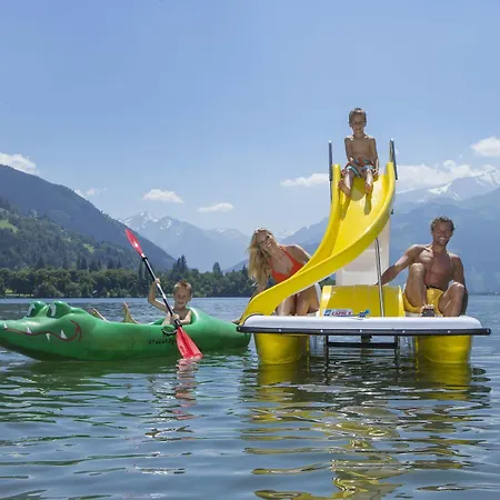 Pop-up Living Zell Am מלון