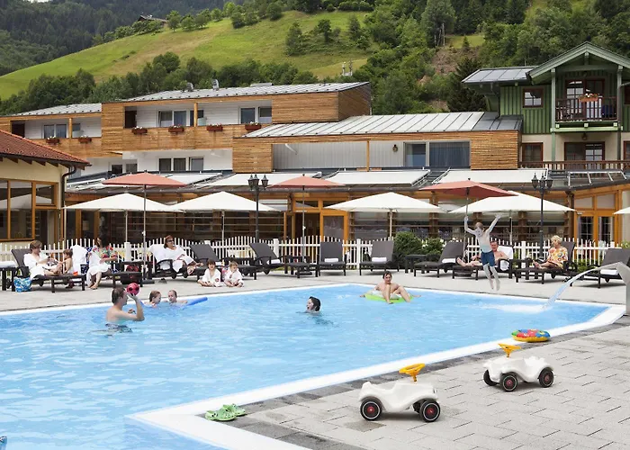 Pop-up Living Zell Am ホテル 4*