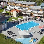 Отель Pop-up Living Zell Am 4*