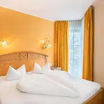 Отель Pop-up Living Zell Am 4*