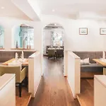 Pop-up Living Zell Am Отель 4*