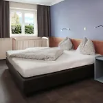 Pop-up Living Zell Am Отель 4*
