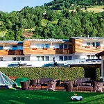 Отель Pop-up Living Zell Am 4*