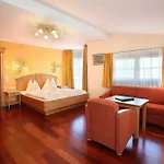 Отель Pop-up Living Zell Am 4*