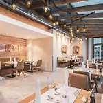Отель Pop-up Living Zell Am 4*