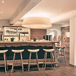 Pop-up Living Zell Am Отель 4*