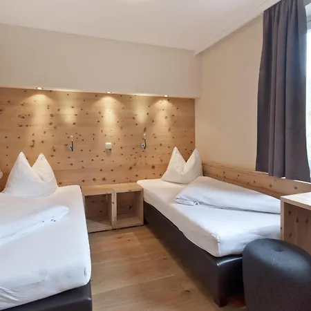 Pop-up Living Zell Am Hotell 4*